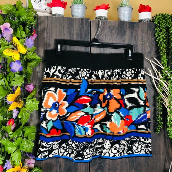 .🌸5/$25🌸Floral Printed Mini Skirt Size Small - Picture 9 of 12